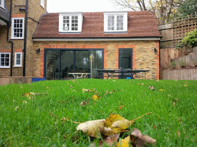 The curved roof and parapet of the extension in detail